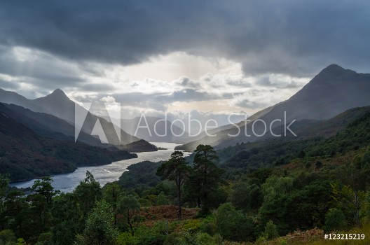 Bild på Beautiful sunset at Loch leven in Scotland Great Brittain